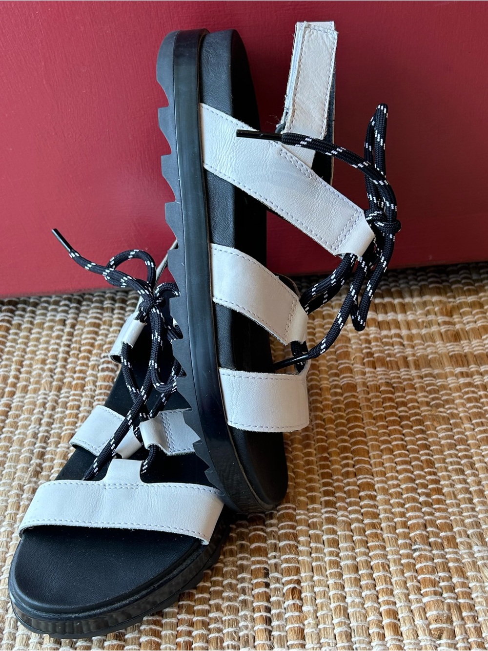 SOREL s7.5 White Leather Lace-Up Sport Sandals-Look NEW! Secure slingback- - Picture 5 of 10
